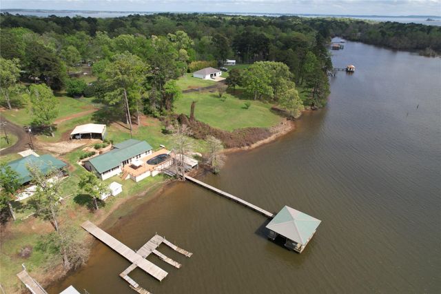 202 Tipperary Drive, Milam, TX 75959