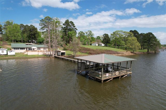 202 Tipperary Drive, Milam, TX 75959