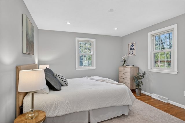 125 Hemlock Dr, Holliston, MA 01746