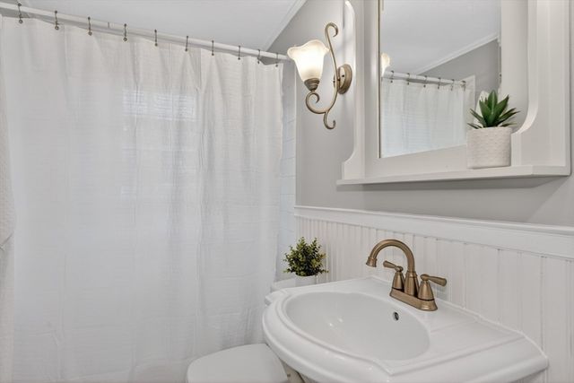 125 Hemlock Dr, Holliston, MA 01746
