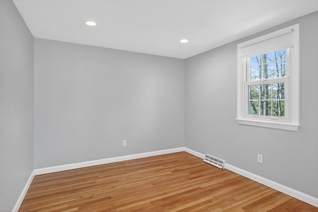 125 Hemlock Dr, Holliston, MA 01746