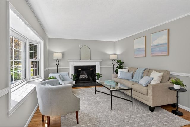 125 Hemlock Dr, Holliston, MA 01746