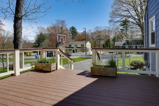 125 Hemlock Dr, Holliston, MA 01746