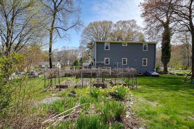 125 Hemlock Dr, Holliston, MA 01746
