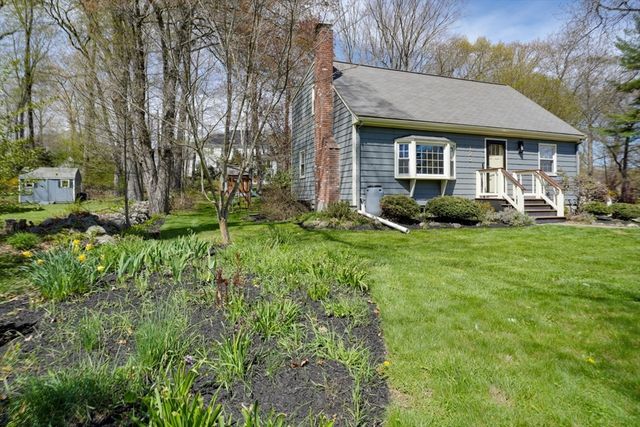 125 Hemlock Dr, Holliston, MA 01746