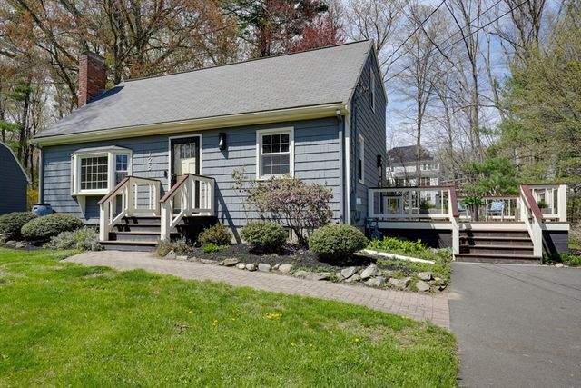 125 Hemlock Dr, Holliston, MA 01746
