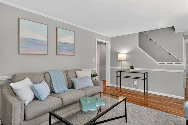 125 Hemlock Dr, Holliston, MA 01746
