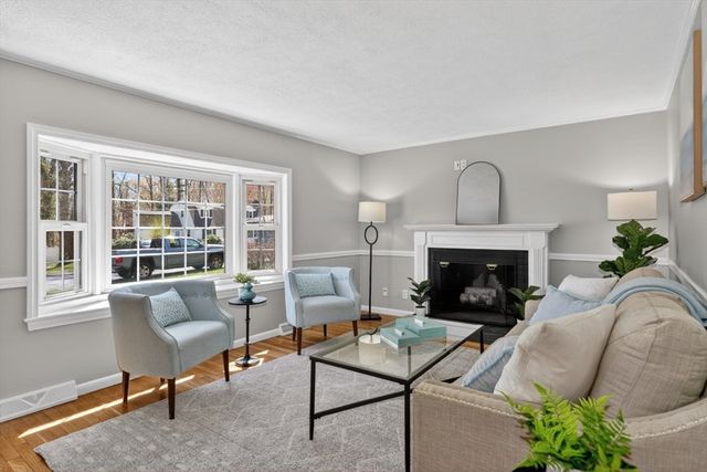 125 Hemlock Dr, Holliston, MA 01746