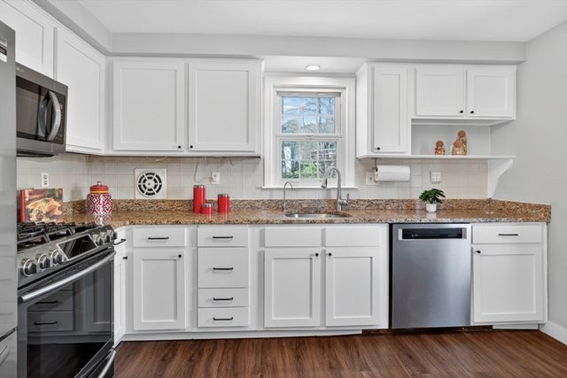 125 Hemlock Dr, Holliston, MA 01746