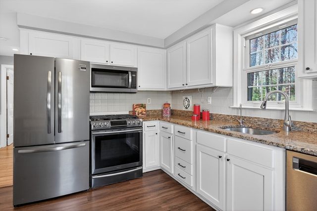 125 Hemlock Dr, Holliston, MA 01746