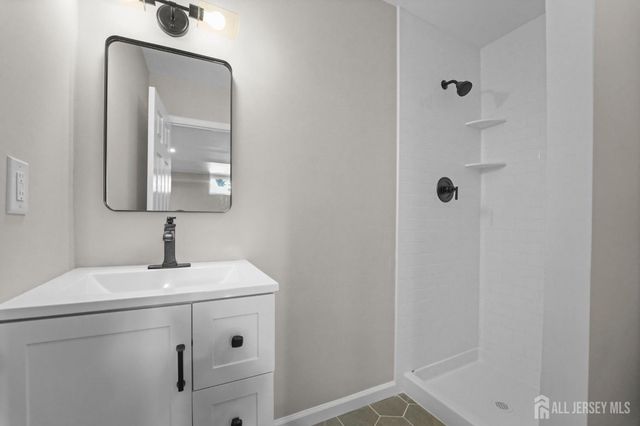 85 Wilton Avenue, Middlesex, NJ 08846