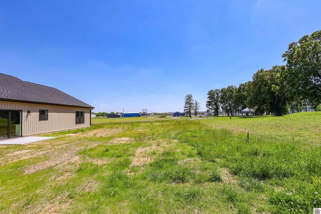 111 Ayly Estates Drive, Mayfield, KY 42066