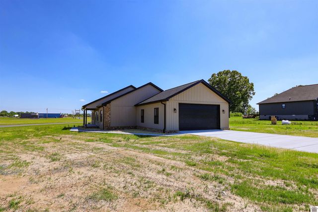 111 Ayly Estates Drive, Mayfield, KY 42066