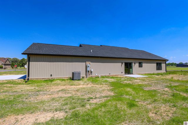 111 Ayly Estates Drive, Mayfield, KY 42066