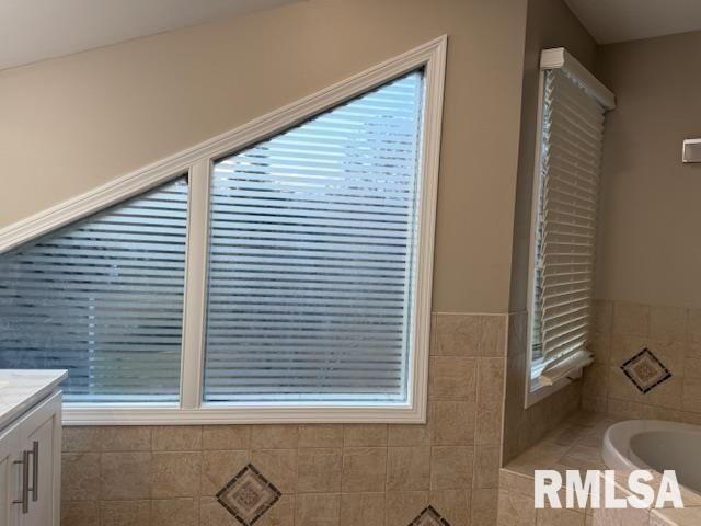 16429 N Hawthorne Hills Drive, Mt Vernon, IL 62864