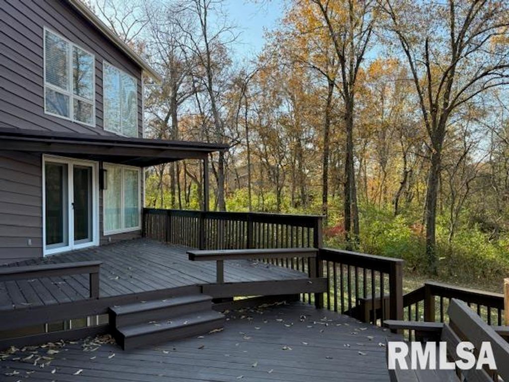 Image 19 of property listing at 16429 N Hawthorne Hills Drive, Mt Vernon, IL 62864