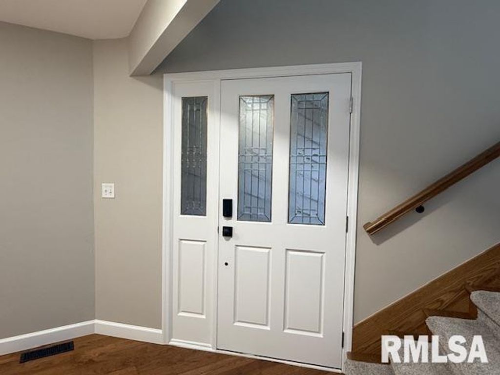 Image 20 of property listing at 16429 N Hawthorne Hills Drive, Mt Vernon, IL 62864