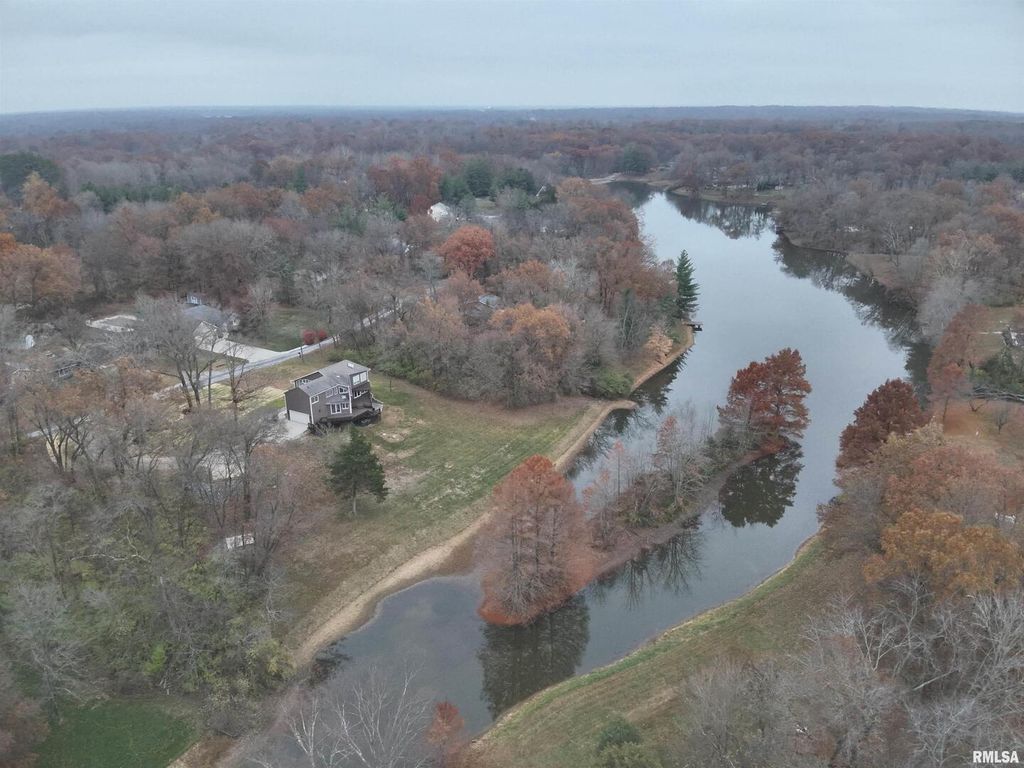 Image 21 of property listing at 16429 N Hawthorne Hills Drive, Mt Vernon, IL 62864