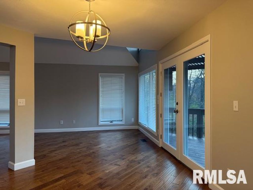 Image 25 of property listing at 16429 N Hawthorne Hills Drive, Mt Vernon, IL 62864