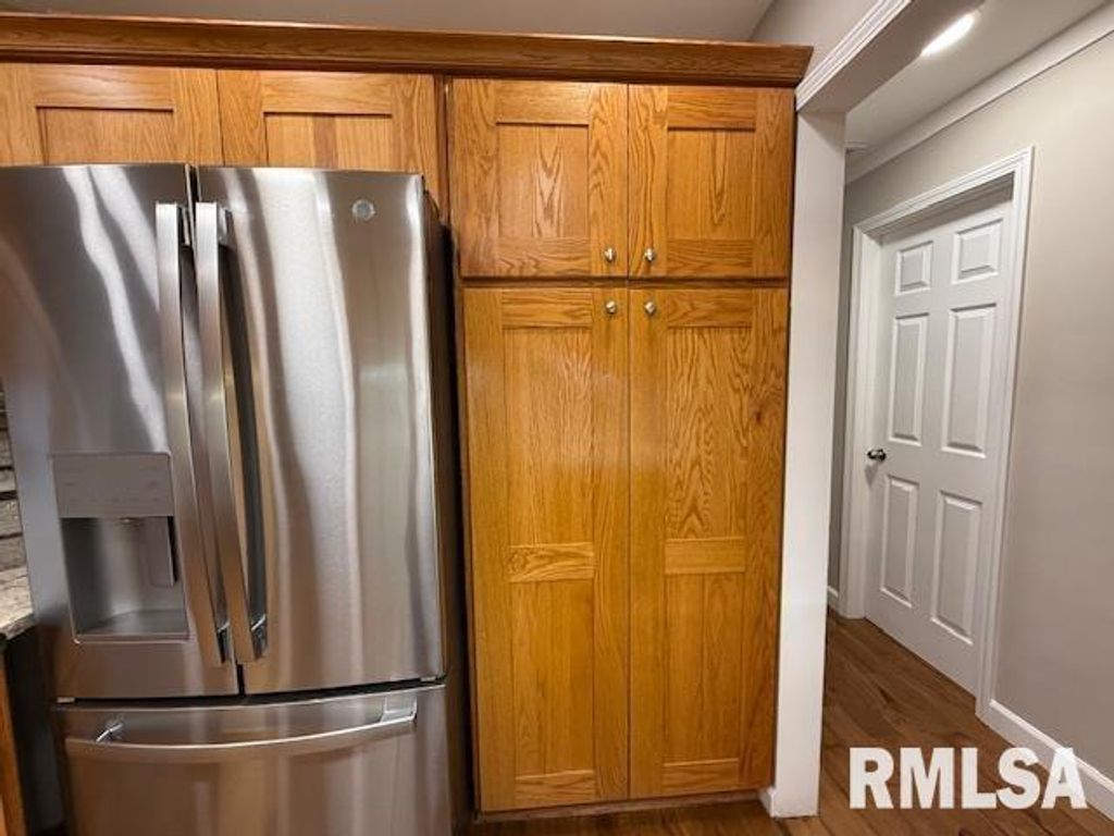 Image 31 of property listing at 16429 N Hawthorne Hills Drive, Mt Vernon, IL 62864