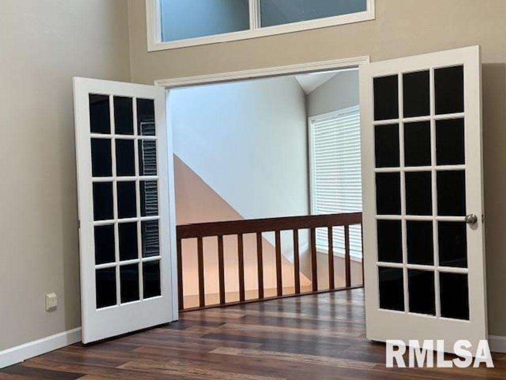 Image 37 of property listing at 16429 N Hawthorne Hills Drive, Mt Vernon, IL 62864