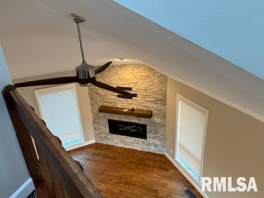 Image 39 of property listing at 16429 N Hawthorne Hills Drive, Mt Vernon, IL 62864