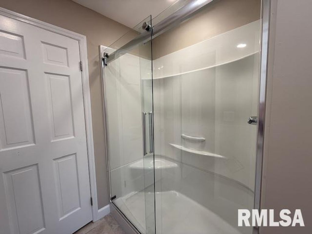 Image 43 of property listing at 16429 N Hawthorne Hills Drive, Mt Vernon, IL 62864