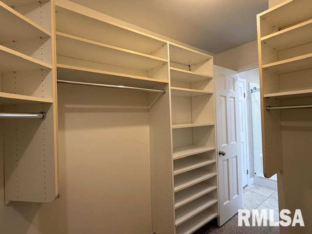 Image 46 of property listing at 16429 N Hawthorne Hills Drive, Mt Vernon, IL 62864