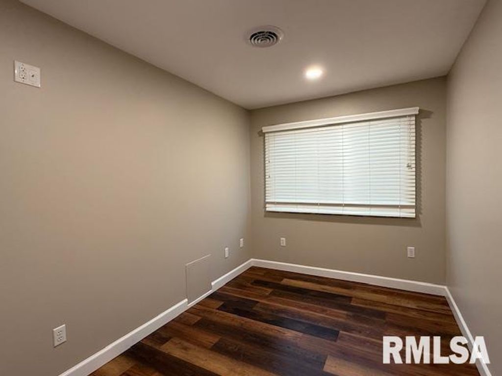 Image 47 of property listing at 16429 N Hawthorne Hills Drive, Mt Vernon, IL 62864