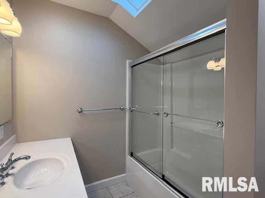 Image 48 of property listing at 16429 N Hawthorne Hills Drive, Mt Vernon, IL 62864