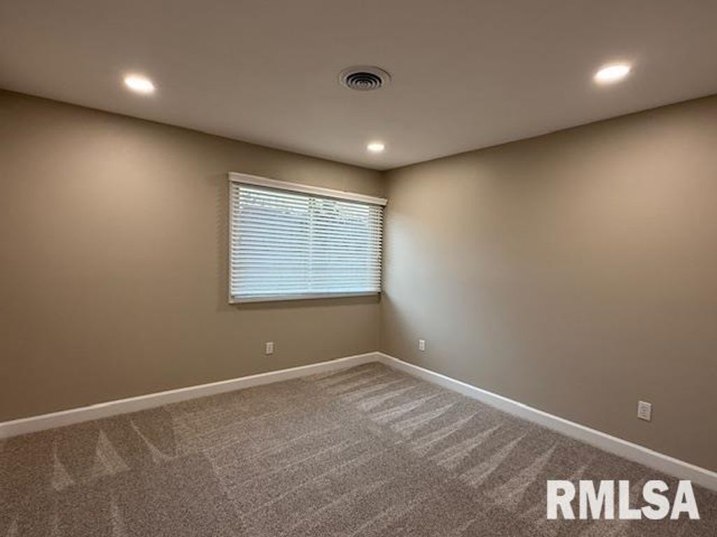 Image 49 of property listing at 16429 N Hawthorne Hills Drive, Mt Vernon, IL 62864