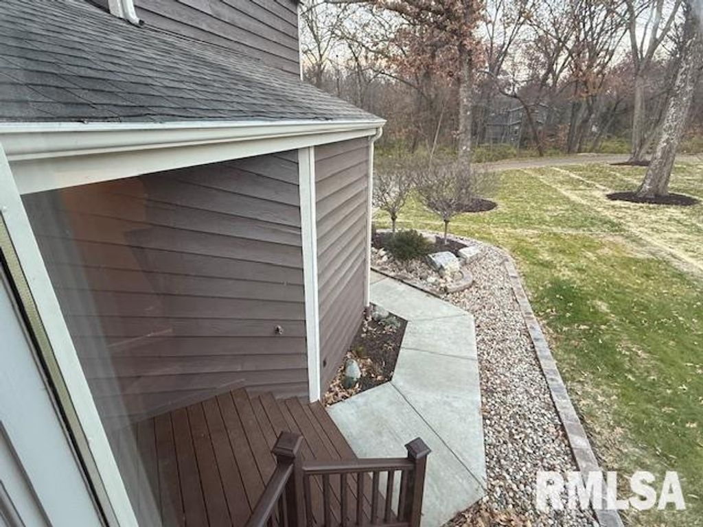 Image 51 of property listing at 16429 N Hawthorne Hills Drive, Mt Vernon, IL 62864