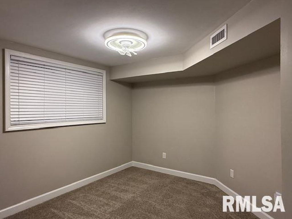 Image 63 of property listing at 16429 N Hawthorne Hills Drive, Mt Vernon, IL 62864