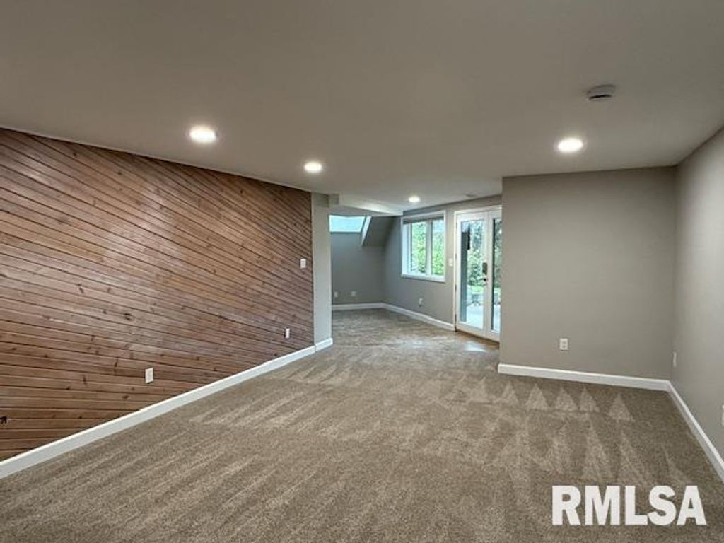 Image 64 of property listing at 16429 N Hawthorne Hills Drive, Mt Vernon, IL 62864