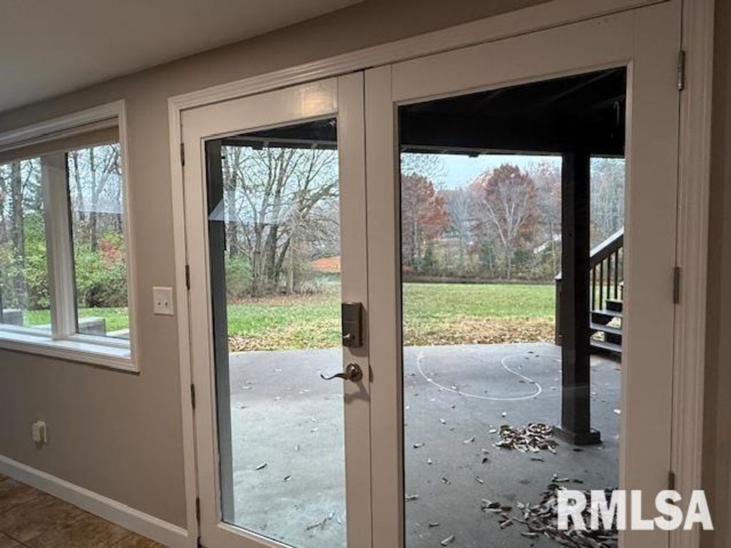 Image 68 of property listing at 16429 N Hawthorne Hills Drive, Mt Vernon, IL 62864