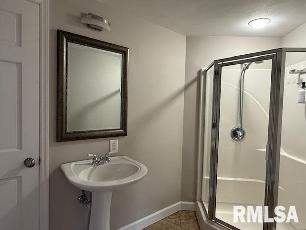 Image 71 of property listing at 16429 N Hawthorne Hills Drive, Mt Vernon, IL 62864