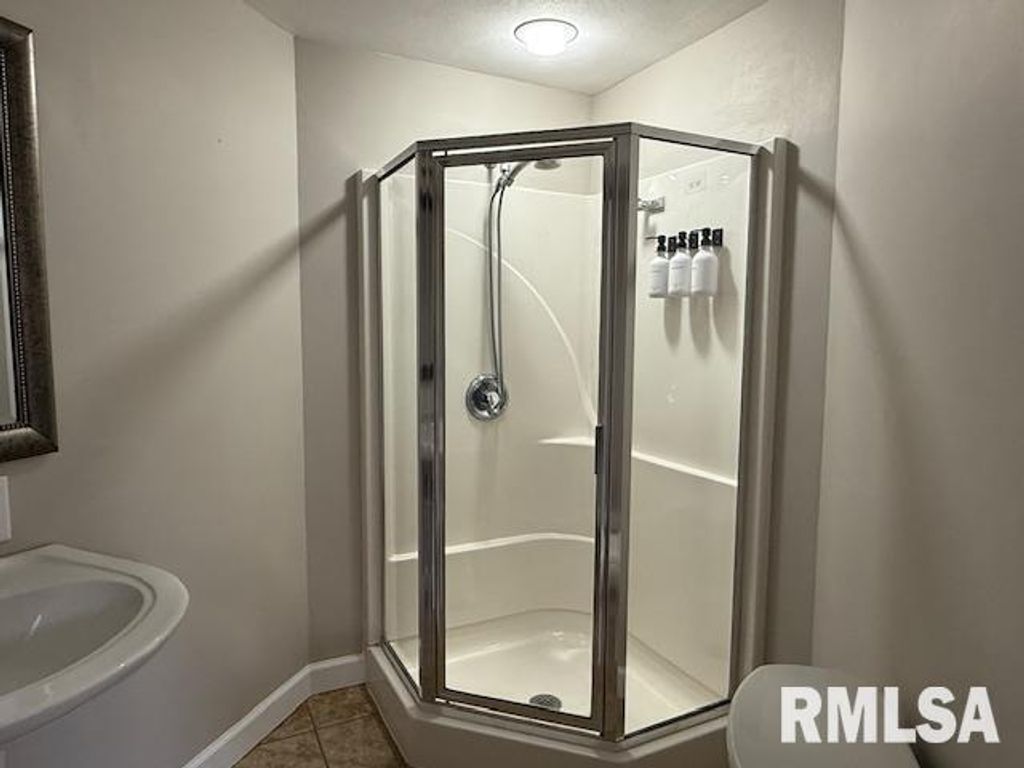 Image 72 of property listing at 16429 N Hawthorne Hills Drive, Mt Vernon, IL 62864