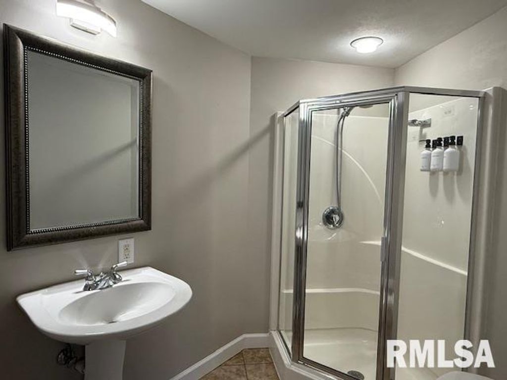 Image 73 of property listing at 16429 N Hawthorne Hills Drive, Mt Vernon, IL 62864