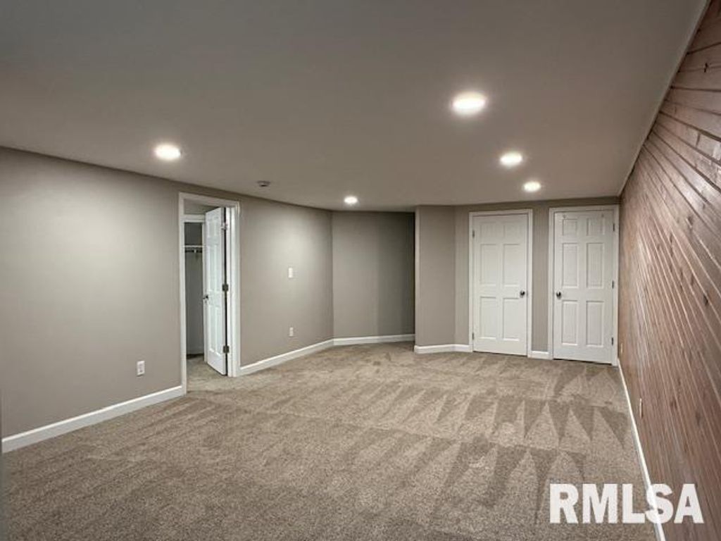 Image 74 of property listing at 16429 N Hawthorne Hills Drive, Mt Vernon, IL 62864