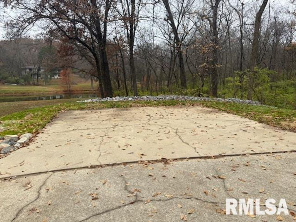 Image 76 of property listing at 16429 N Hawthorne Hills Drive, Mt Vernon, IL 62864