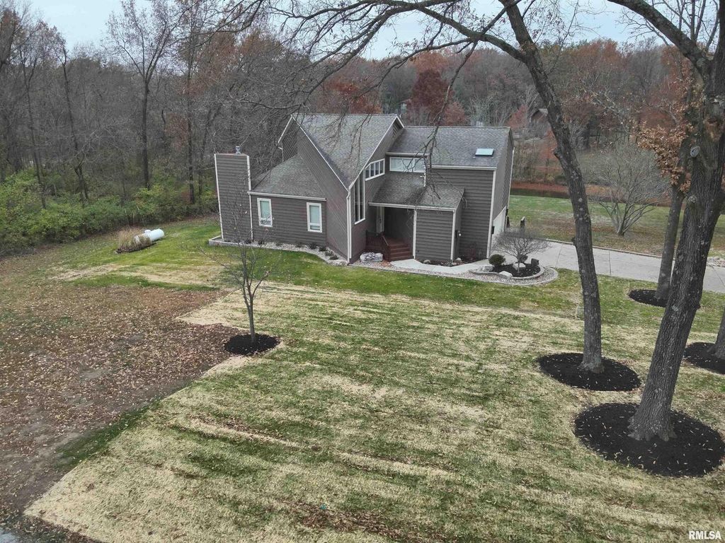 Image 78 of property listing at 16429 N Hawthorne Hills Drive, Mt Vernon, IL 62864