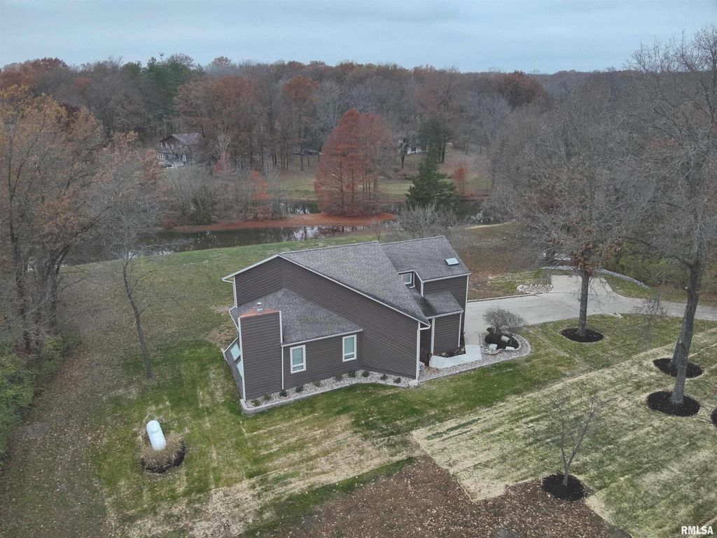 Image 81 of property listing at 16429 N Hawthorne Hills Drive, Mt Vernon, IL 62864