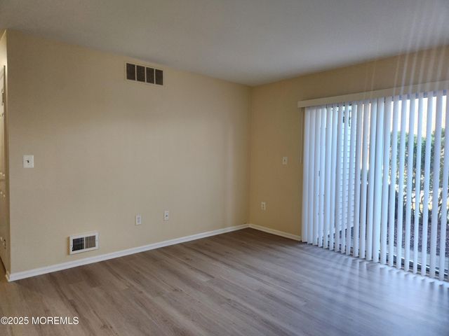 9 Hackamore Court, Tinton Falls, NJ 07753