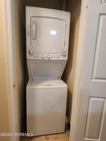 9 Hackamore Court, Tinton Falls, NJ 07753