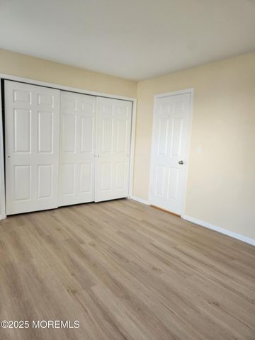 9 Hackamore Court, Tinton Falls, NJ 07753