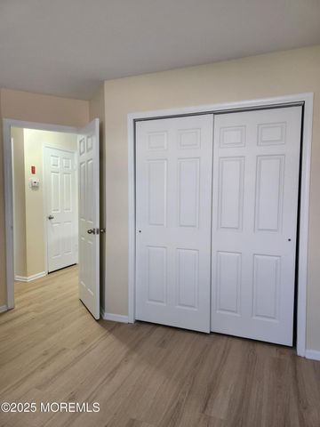 9 Hackamore Court, Tinton Falls, NJ 07753