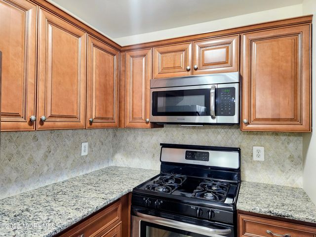 9 Hackamore Court, Tinton Falls, NJ 07753