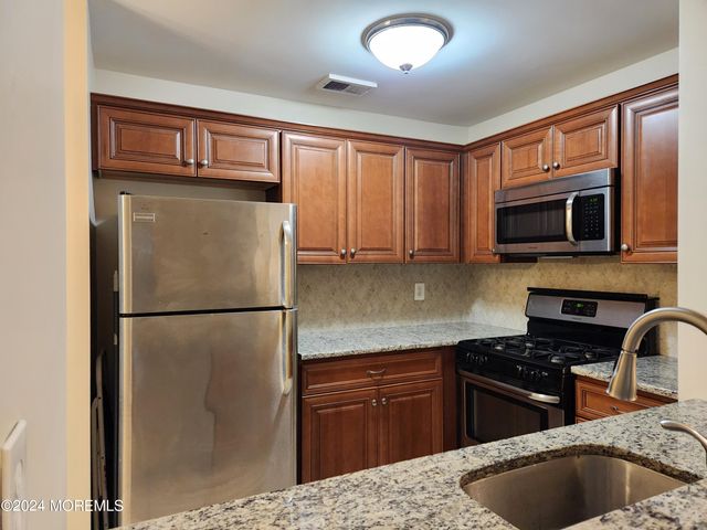 9 Hackamore Court, Tinton Falls, NJ 07753