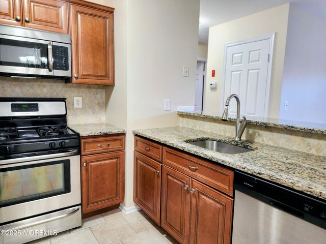 9 Hackamore Court, Tinton Falls, NJ 07753