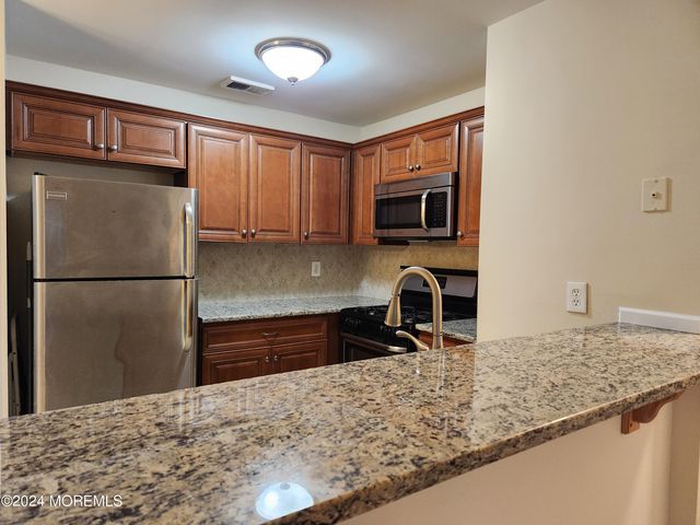 9 Hackamore Court, Tinton Falls, NJ 07753